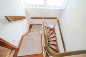 Treppe zum Obergeschoss