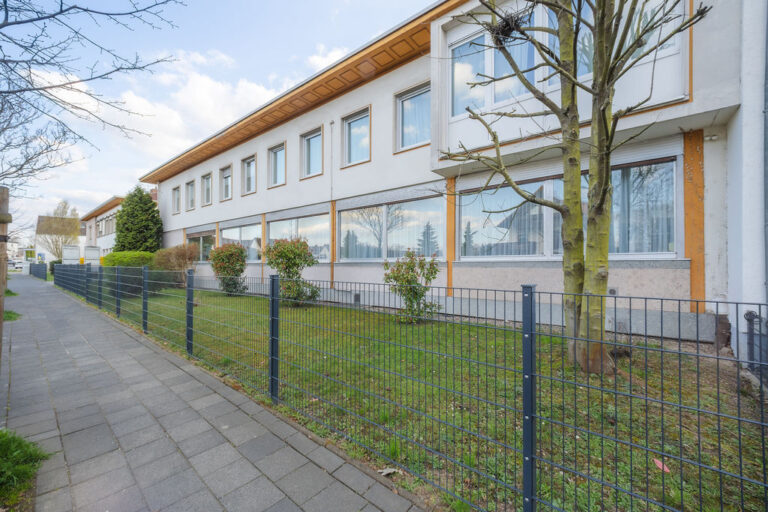 Straßenansicht