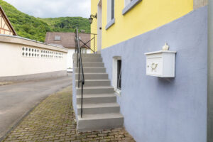 Treppe zum Eingang