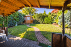 Blick von Hintertürterrasse