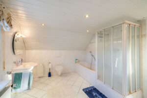 Badezimmer DG