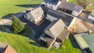 Haus - Scheune - Garage