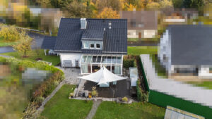 Blick von oben in den Garten