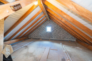 Blick auf den Dachboden