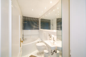 Badezimmer im Gartengeschoss