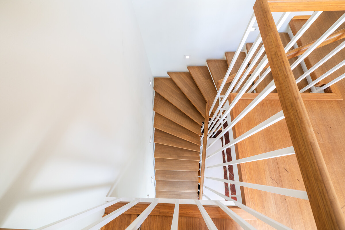 Treppe zu den Geschossen