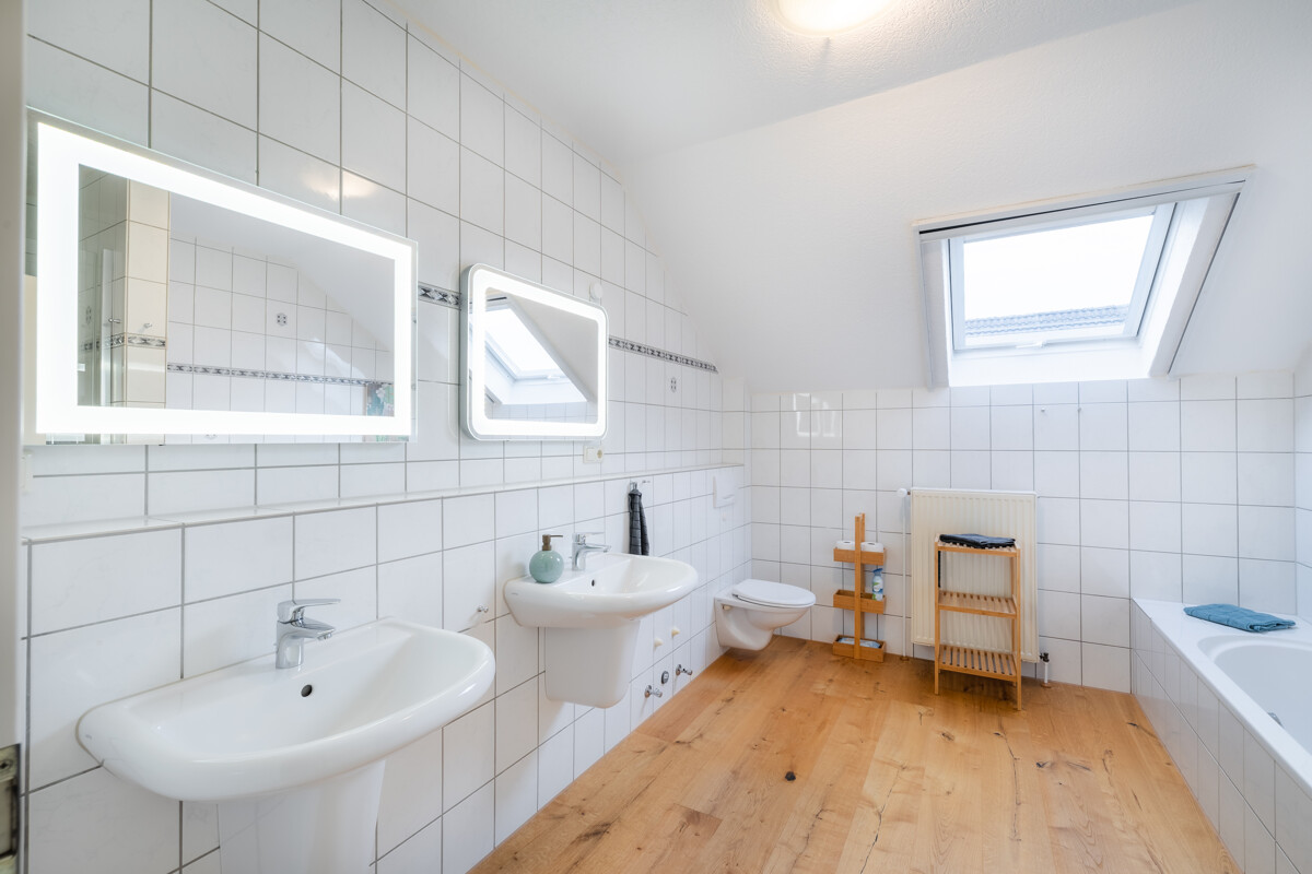 Bad im Dachgeschoss