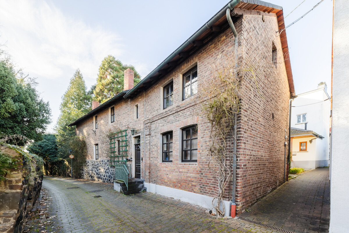 Nebengebäude mit Wohnung