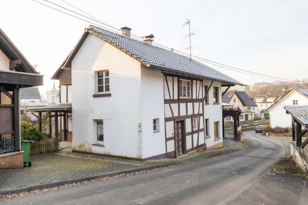 Blick Straßenseite Fachwerkhaus