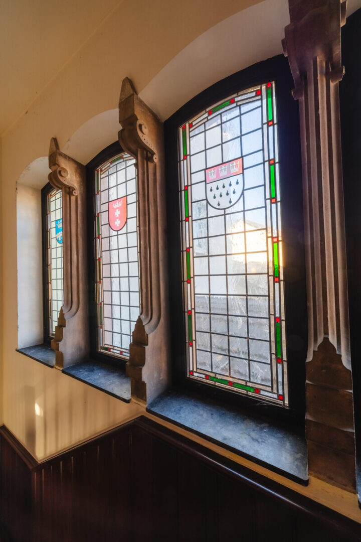 angefertigte Wappenfenster