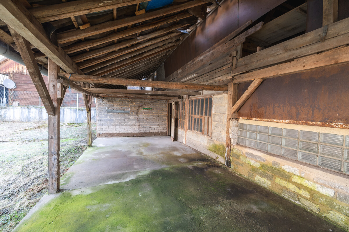 Unterstellplatz hinter der Scheune