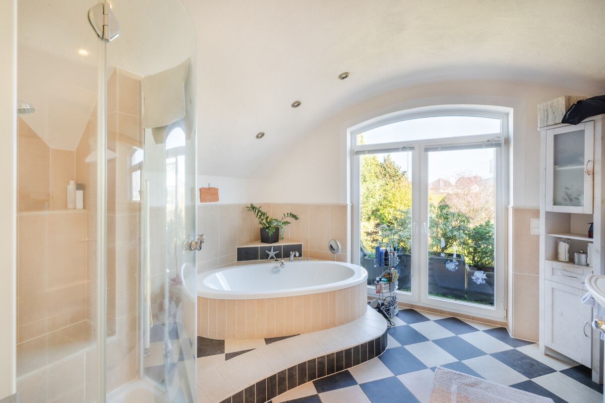 Badezimmer im Dachgeschoss