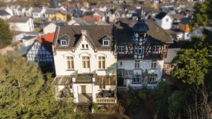 Blick von oben auf das Anwesen