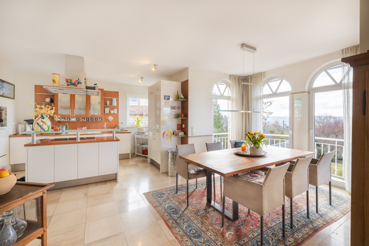 Blick in die Küche/Erker Erdgeschoss