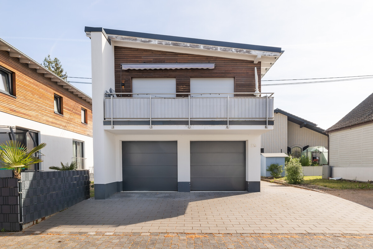 Doppelgarage mit Penthousewohnung