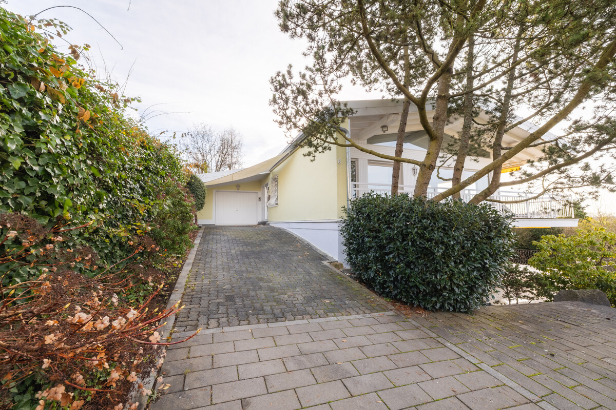 Einfahrt zur Garage
