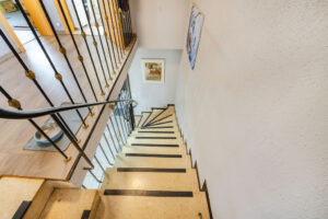 Treppe zum Obergeschoss
