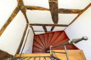 Treppe zum Obergeschoss