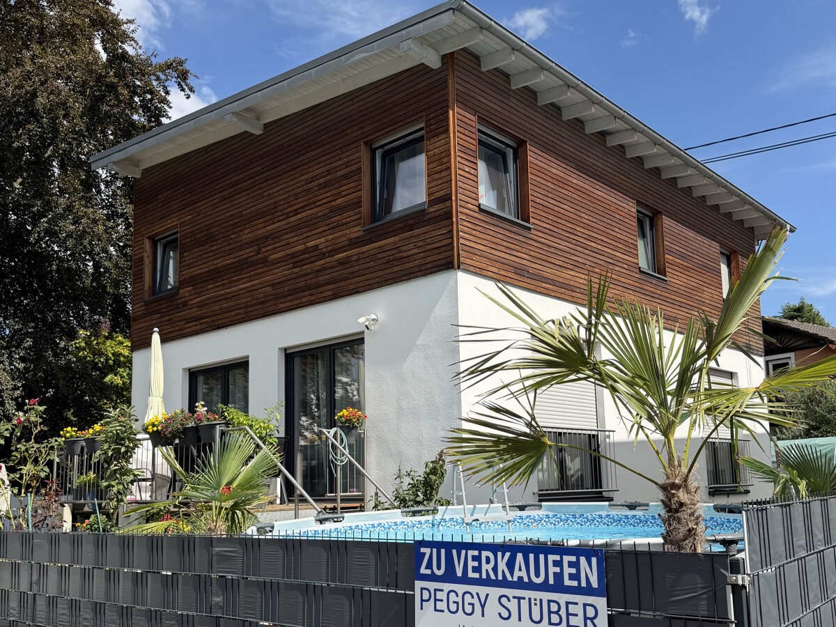 Straßenansicht Wohnhaus