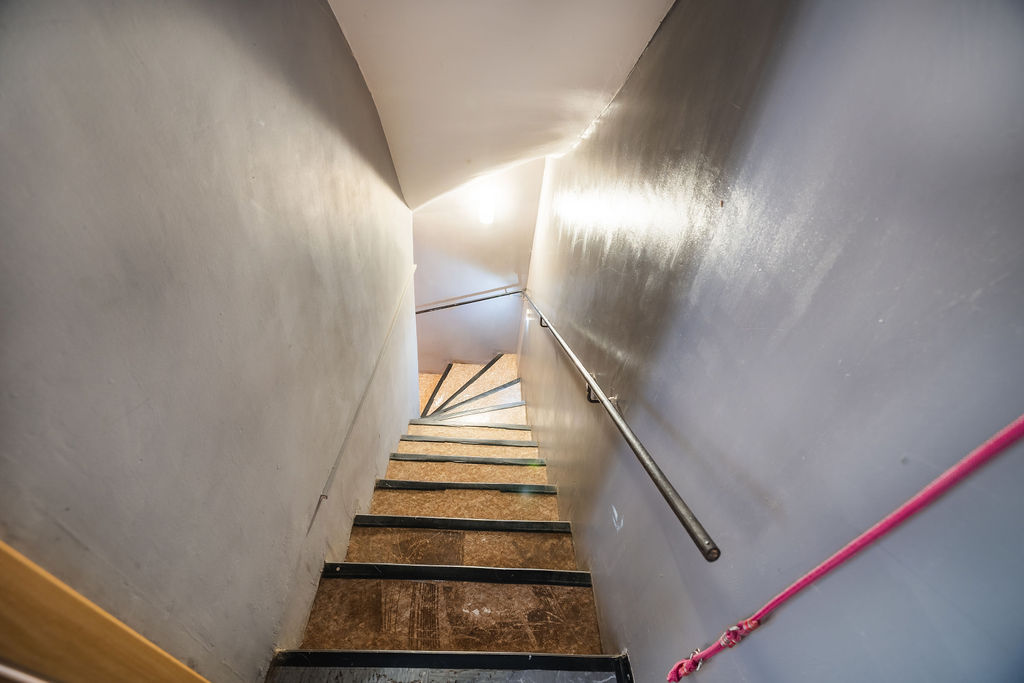 Treppe zum Untergeschoss
