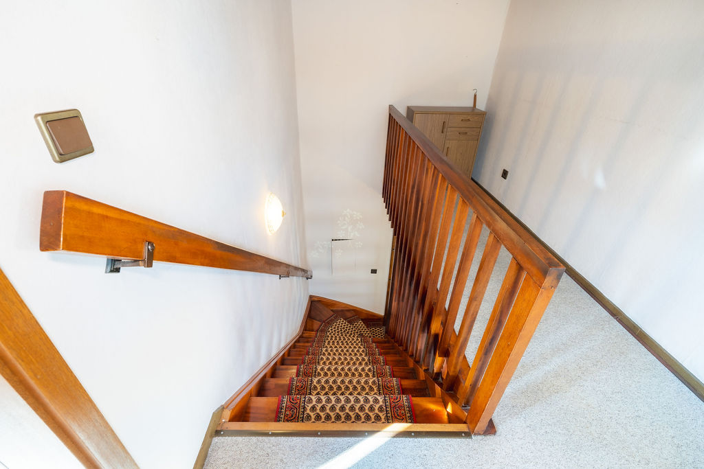 Treppe zum Obergeschoss